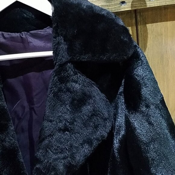 VINTAGE  DOUBLE BREASTED VELVET COAT W FAUX FUR - Picture 3 of 15